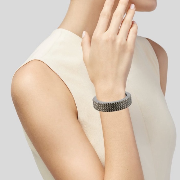 NWT Authentic RARE Luxury Minimalist Burberry gunmetal spiked bangle/bracelet - Picture 3 of 17